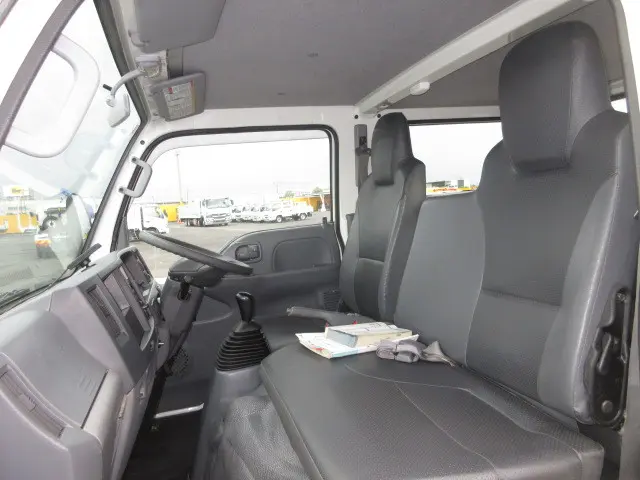 いすゞ エルフ TRG-NJS85A(4WD)の写真21