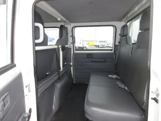 いすゞ エルフ TRG-NJS85A(4WD)の写真23