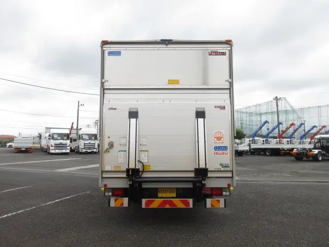 いすゞ フォワード 2RG-FRR90S2(2WD)の写真7