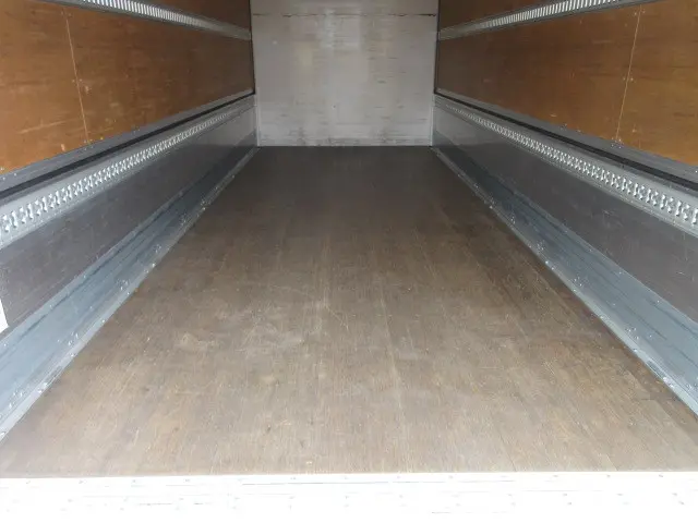 いすゞ フォワード 2RG-FRR90S2(2WD)の写真10