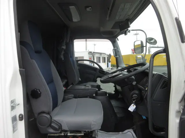 いすゞ フォワード 2RG-FRR90S2(2WD)の写真23