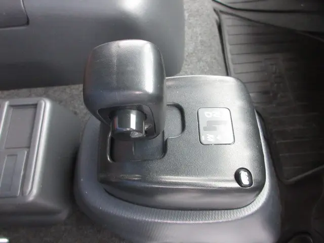 いすゞ フォワード 2RG-FRR90S2(2WD)の写真26