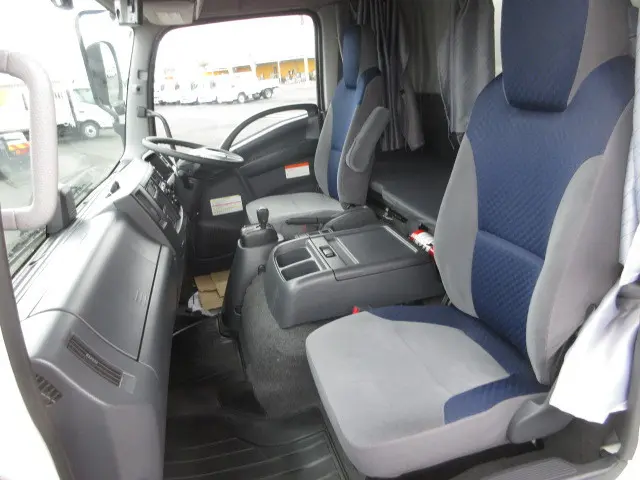 いすゞ フォワード 2RG-FRR90S2(2WD)の写真30