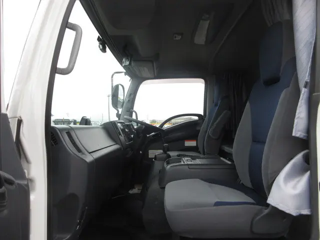 いすゞ フォワード 2RG-FRR90S2(2WD)の写真31