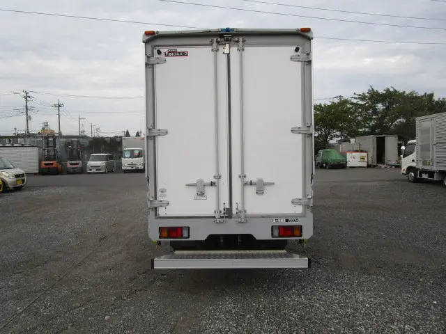 いすゞ エルフ BKG-NMR85AN(2WD)の写真10