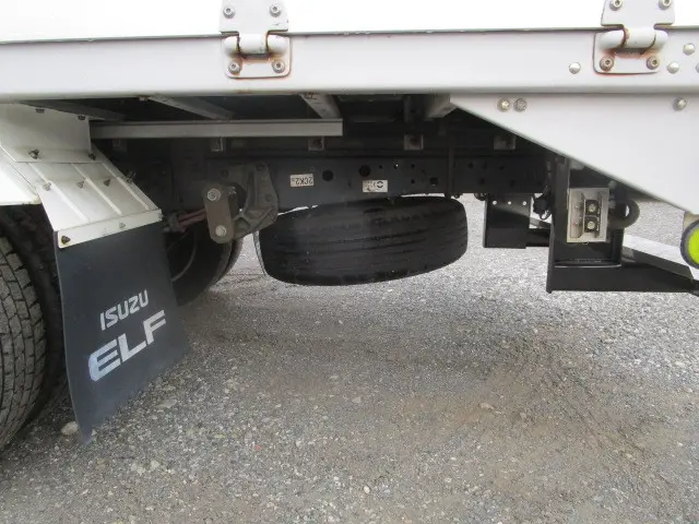 いすゞ エルフ BKG-NMR85AN(2WD)の写真37
