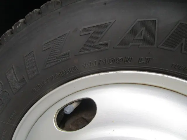 いすゞ エルフ BKG-NMR85AN(2WD)の写真46