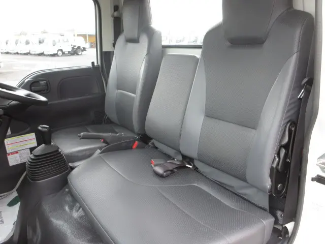 いすゞ エルフ 2RG-NJR88AD(2WD)の写真25