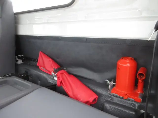 いすゞ エルフ 2RG-NJR88AD(2WD)の写真26