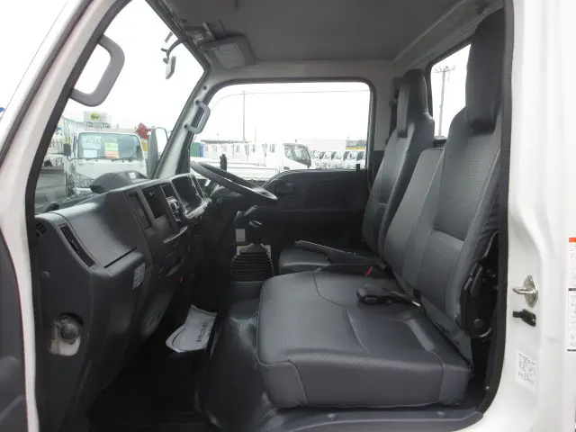 いすゞ エルフ 2RG-NJR88AD(2WD)の写真27