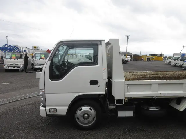 いすゞ エルフ 2RG-NJR88AD(2WD)の写真37