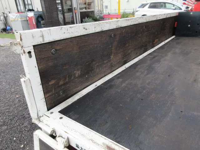 いすゞ エルフ KR-NKR81EA(2WD)の写真14