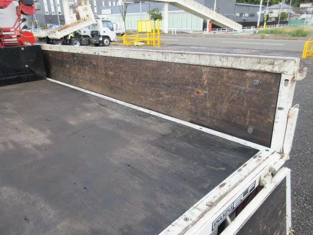 いすゞ エルフ KR-NKR81EA(2WD)の写真15