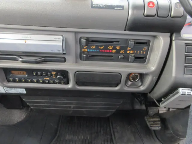 いすゞ エルフ KR-NKR81EA(2WD)の写真22