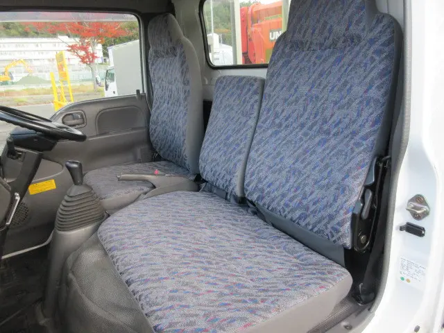 いすゞ エルフ KR-NKR81EA(2WD)の写真26