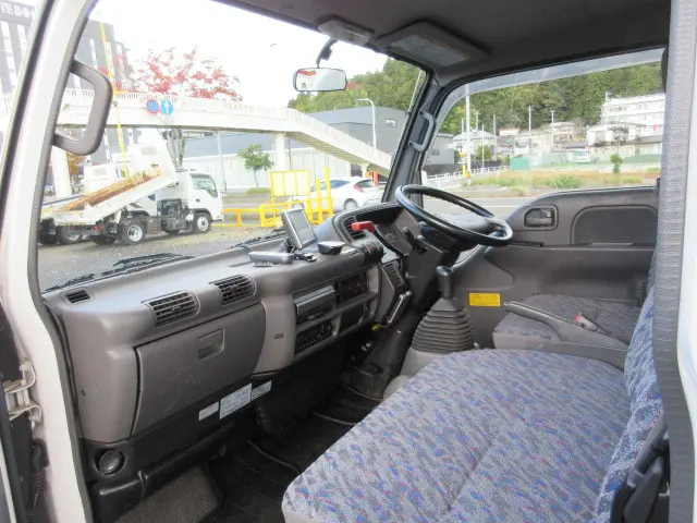 いすゞ エルフ KR-NKR81EA(2WD)の写真27