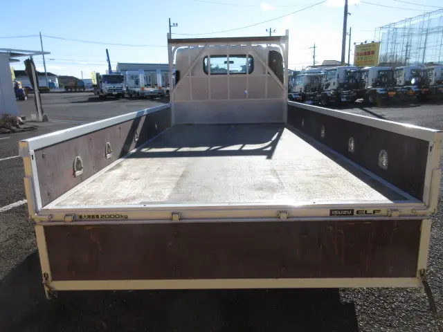 いすゞ エルフ BKG-NPR85AN(2WD)の写真9