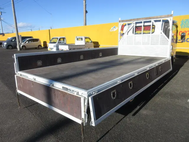 いすゞ エルフ BKG-NPR85AN(2WD)の写真10