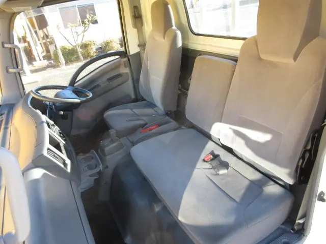 いすゞ エルフ BKG-NPR85AN(2WD)の写真21
