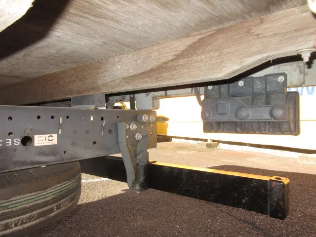 いすゞ エルフ BKG-NPR85AN(2WD)の写真34