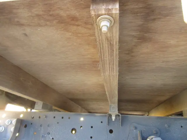 いすゞ エルフ BKG-NPR85AN(2WD)の写真35