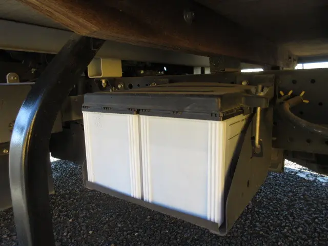 いすゞ エルフ BKG-NPR85AN(2WD)の写真42