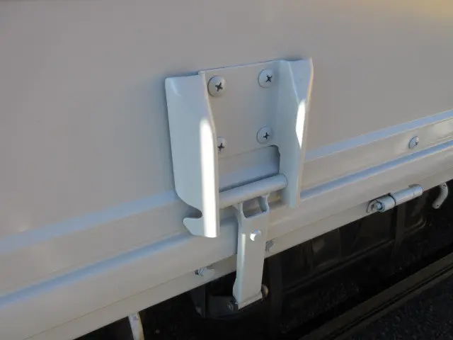 いすゞ エルフ BKG-NPR85AN(2WD)の写真44