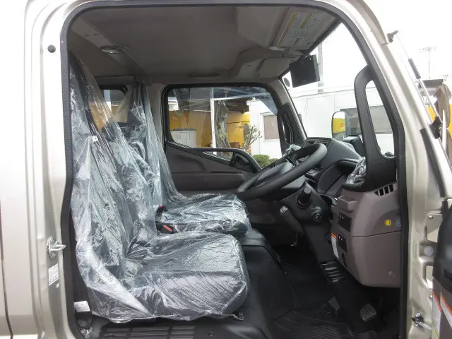三菱 キャンター 2RG-FBA20(2WD)の写真13