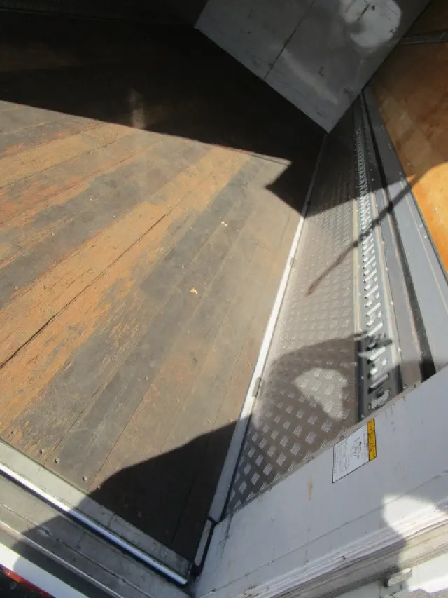 いすゞ フォワード 2PG-FRR90T2(2WD)の写真36