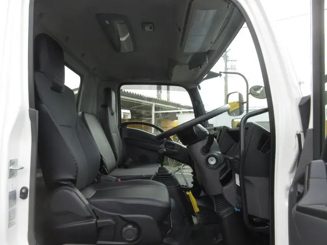 いすゞ フォワード 2RG-FRR90S4(2WD)の写真22