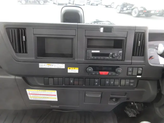 いすゞ フォワード 2RG-FRR90S4(2WD)の写真24