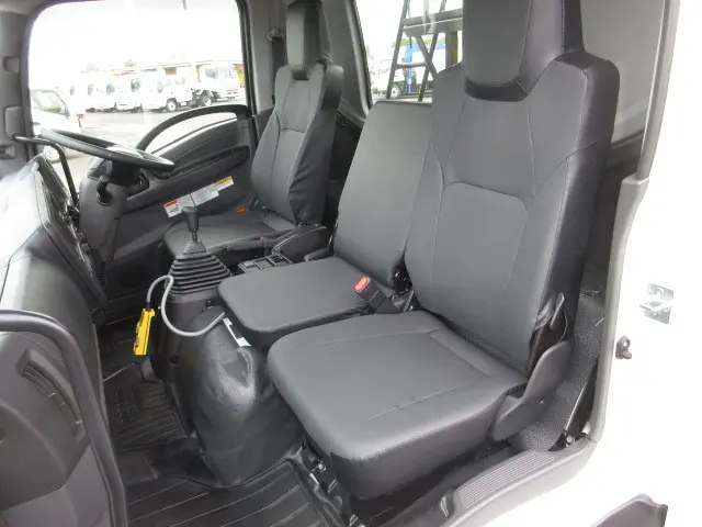 いすゞ フォワード 2RG-FRR90S4(2WD)の写真30