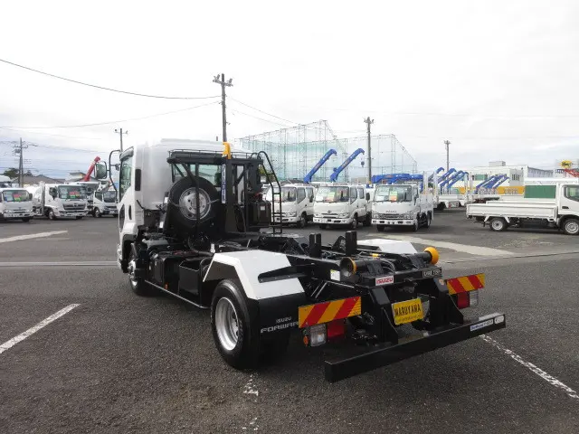 いすゞ フォワード 2RG-FRR90S4(2WD)の写真3