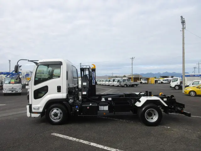 いすゞ フォワード 2RG-FRR90S4(2WD)の写真5