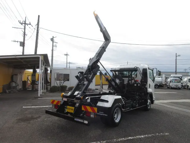 いすゞ フォワード 2RG-FRR90S4(2WD)の写真9