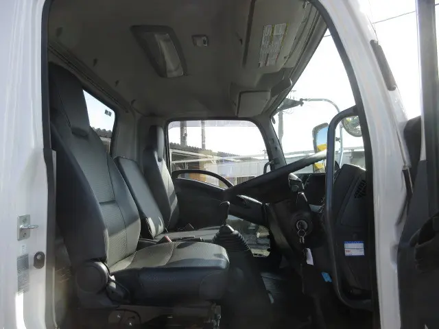 いすゞ フォワード 2RG-FRR90S4(2WD)の写真15