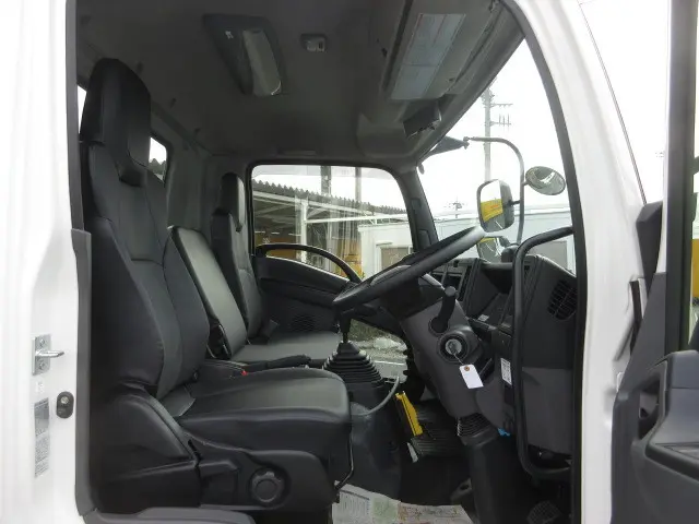 いすゞ フォワード 2RG-FRR90S4(2WD)の写真15