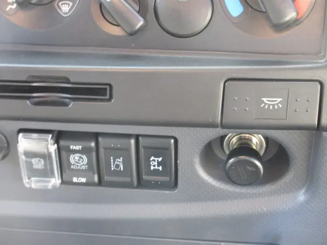 いすゞ フォワード 2RG-FRR90S4(2WD)の写真22