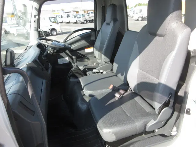 いすゞ フォワード 2RG-FRR90S4(2WD)の写真25