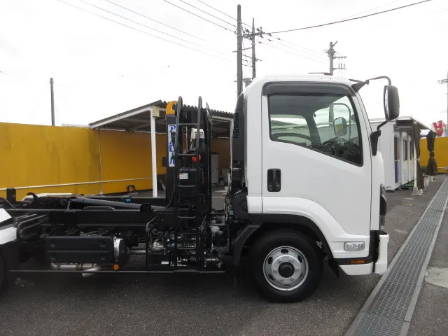 いすゞ フォワード 2RG-FRR90S4(2WD)の写真40