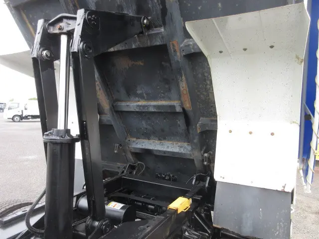 いすゞ フォワード 2PG-FRR90S1(2WD)の写真16