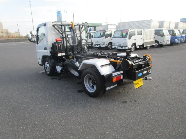 三菱 キャンター 2RG-FBAV0(2WD)の写真3