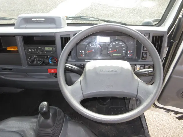 いすゞ エルフ 2RG-NKR88AN(2WD)の写真24