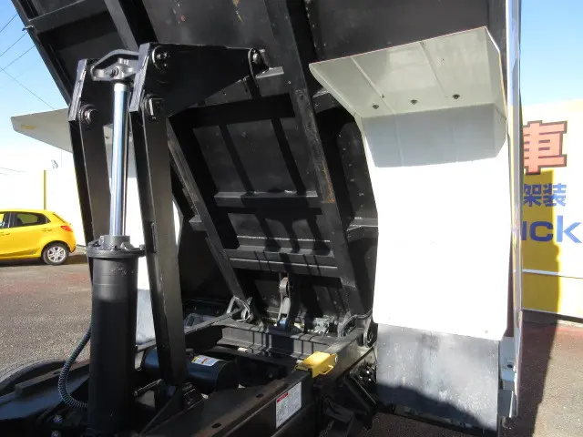 いすゞ フォワード 2RG-FRR90S2(2WD)の写真19