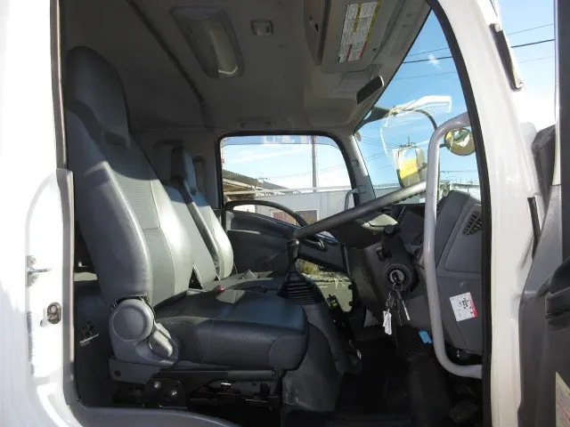 いすゞ フォワード 2RG-FRR90S2(2WD)の写真24