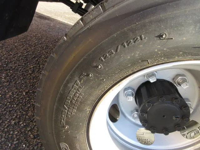 いすゞ フォワード 2RG-FRR90S2(2WD)の写真48