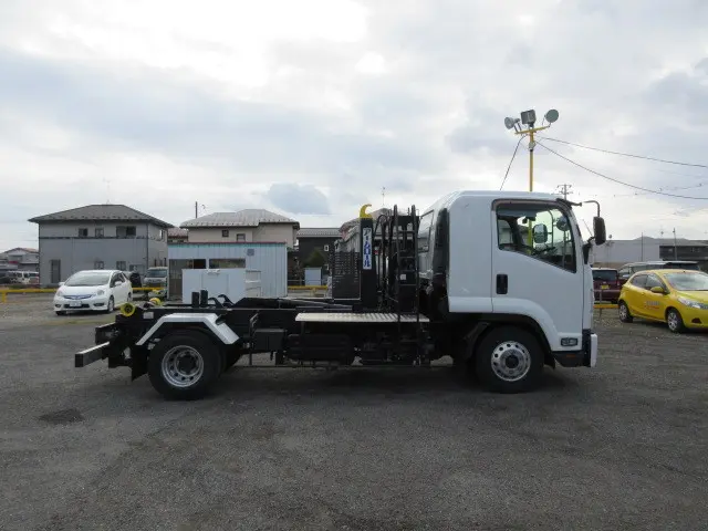 いすゞ フォワード 2RG-FRR90S2(2WD)の写真14