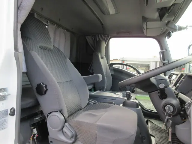 いすゞ フォワード 2RG-FRR90S2(2WD)の写真20