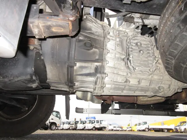 いすゞ フォワード 2RG-FRR90T2(2WD)の写真32