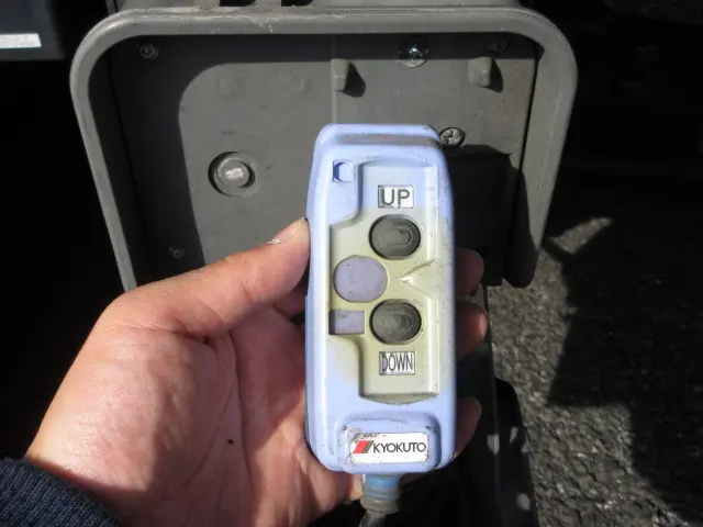 いすゞ フォワード 2RG-FRR90T2(2WD)の写真44